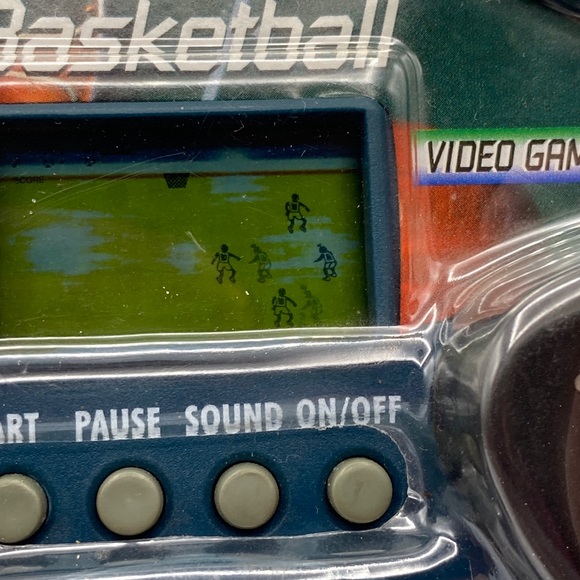 TOY QUEST ELECTRONIC BASKETBALL HANDHELD VIDEO GAME, BRAND NEW - Picture 3 of 6